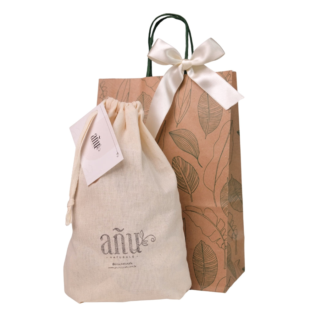 Kit Presente Añu - Saquinho Algodão Cru + Sacola Kraft Folhagem
